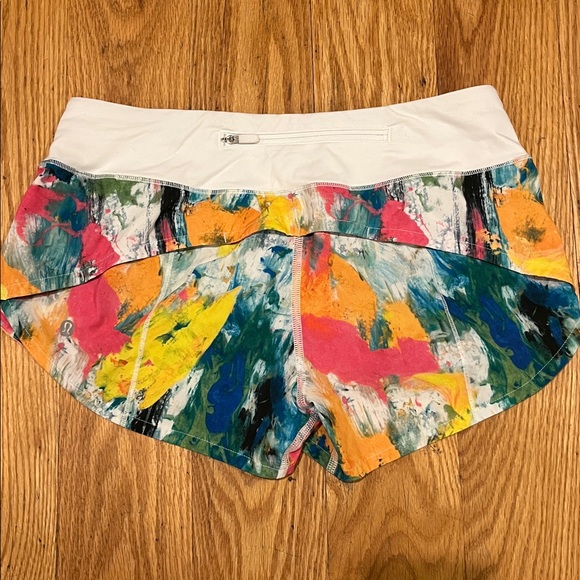 Lululemon Speed Up Low-Rise Lined Short 2.5" in No Limits White Multi / White - Picture 7 of 12